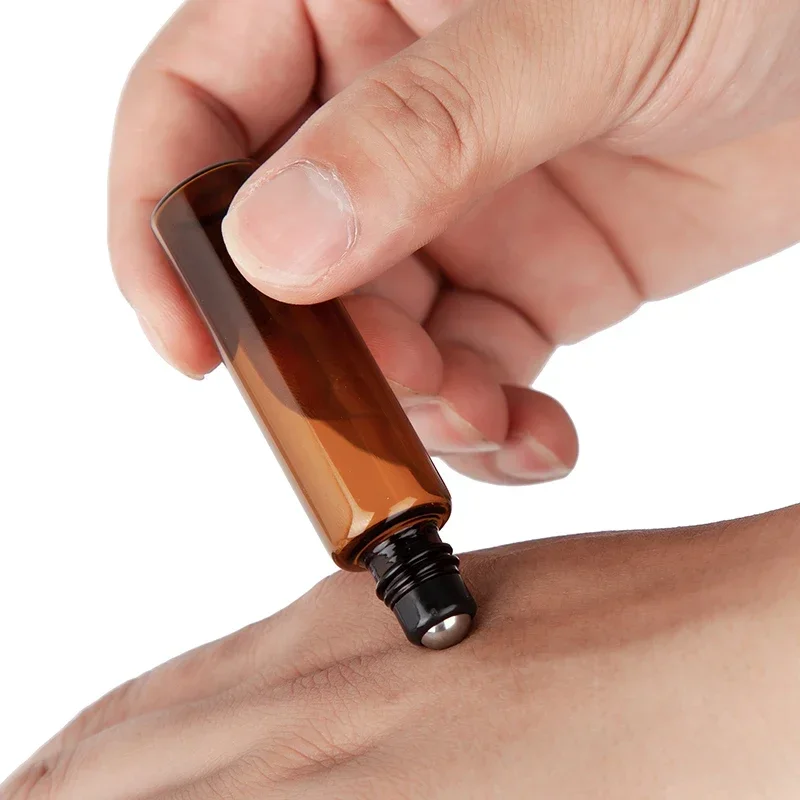 5 szt. Puste buteleczki z bursztynowego szkła na olejki eteryczne z aplikatorem roll-on, mini fiolki, pojemniki na próbki do aromaterapii i perfum, 1/2/3/5/10 ml