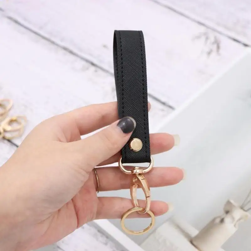 Premium Leather Keychain Sleek Design Sturdy Metal Hook Rings for Everyday Carry Secure Holder