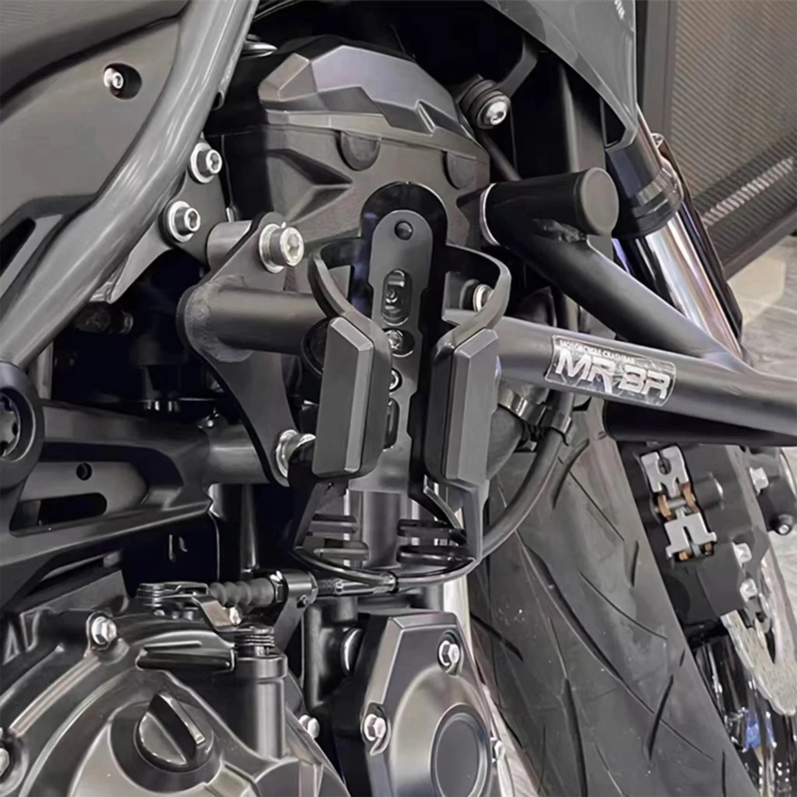 Universele motorfiets bekerhouder standaard montage drank waterfles montage drank bekerhouder gemodificeerde ondersteuning geen ponsen vereist