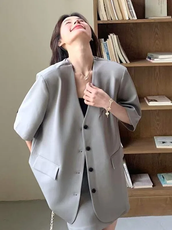 

Серый корейский дизайнерский костюм-двойка: женский комплект без рукавов с укороченной юбкой, модная верхняя одежда, весна 2025, новинка