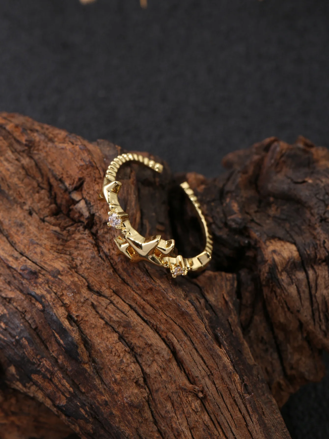 1 Piece Copper-Plated 18K Gold Three-Dimensional Five-Pointed Star Ring with Rhinestones, Suitable for Women's Cool and Sweet Outfits, Pairing with Workwear Denim Tops, Unique and Stylish Decorative Ring