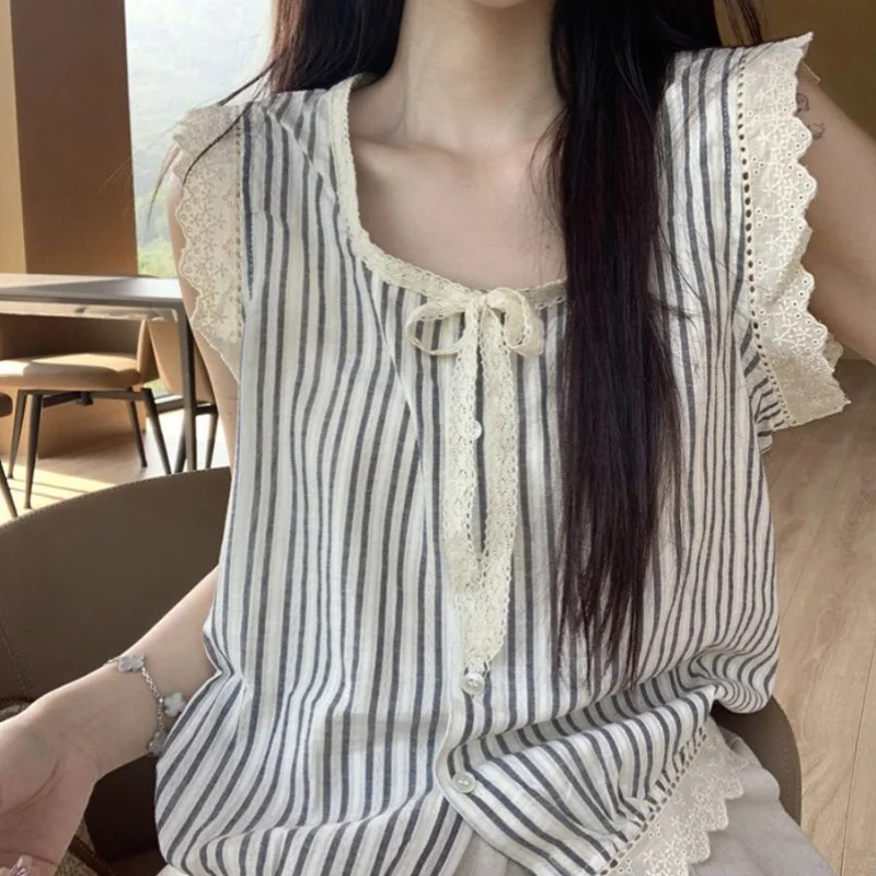 Korean Fashion Elegant Casual Loose Lace Patchwork Striped Sleeveless Shirt Summer New Sweet Young Style Temperament Women\'s Top