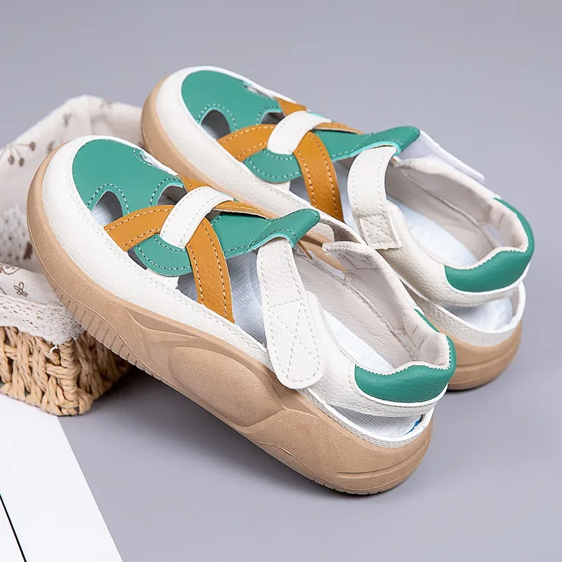 인기 있는 벨크로 여성용 두꺼운 바닥 샌들, 중공 부드러운 바닥 흰색 신발 여성용 통기성 스포츠 및 레저 신발