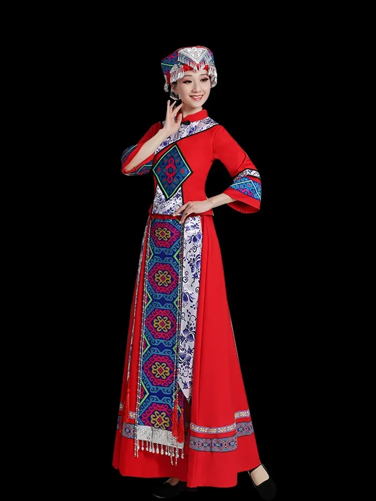 Xiangxi volwassen lange sieraden Miao en Yi prestatiekostuum danskostuum 3-delige set