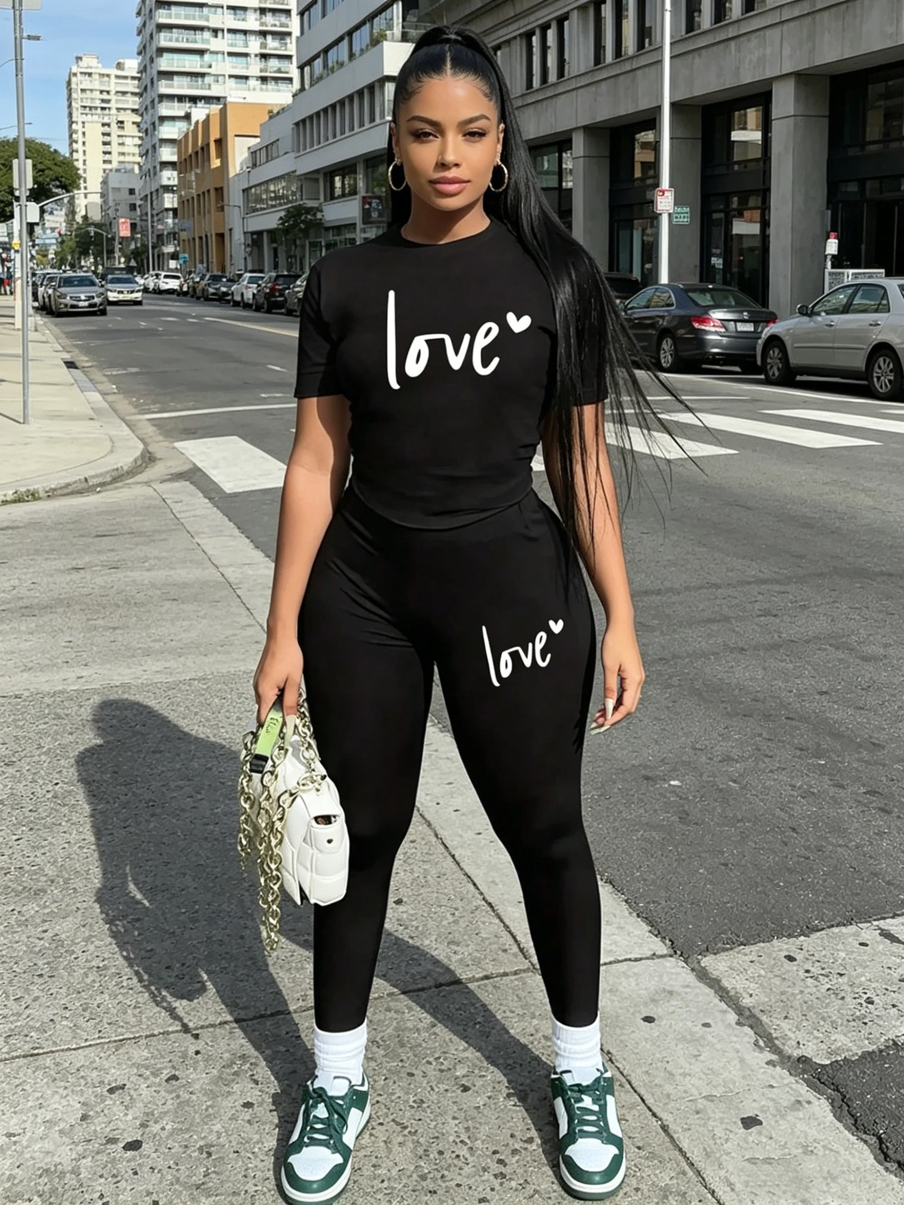 Ensemble décontracté deux pièces pour femme printemps-été : T-shirt à col rond et manches courtes avec motif d'amour et pantalon