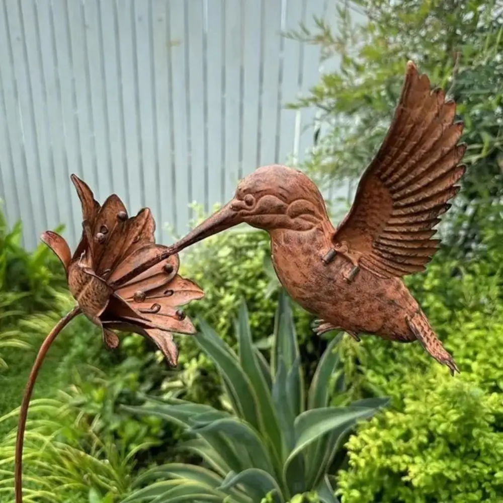 Rusty Metal Texture Hummingbird Garden Stake Stable Solid Structure Easy Installation 3D Realistic Bird Sculpture