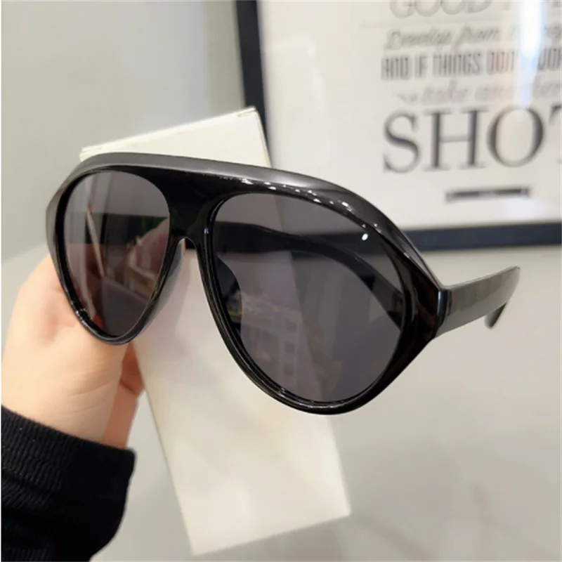 

Big face slimming trend, toad mirror, party, party, outing, fashionable glasses