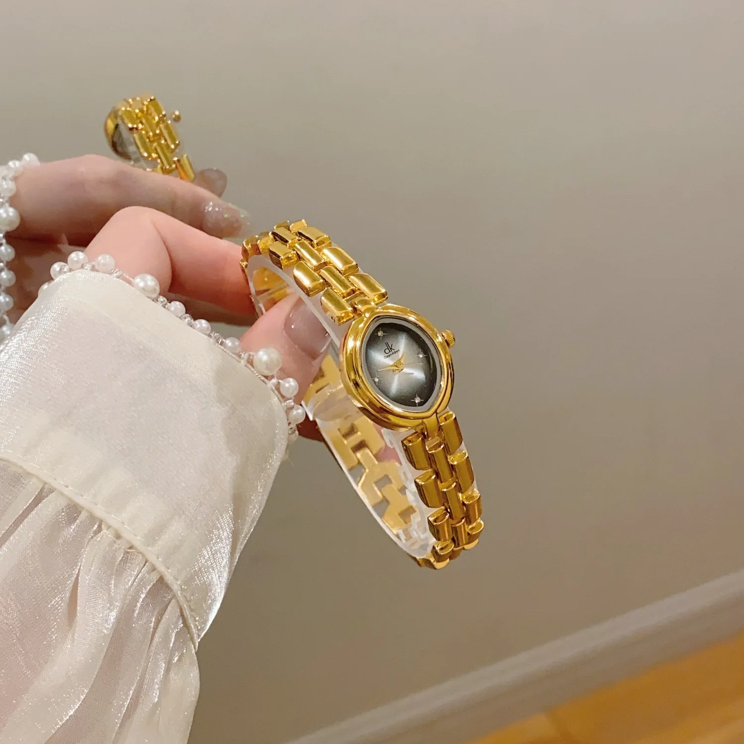 

Золотой браслет, аналоговые кварцевые часы для женщин, роскошные женские наручные часы с маленьким циферблатом, платье, женские часы, мини-часы, дропшиппинг