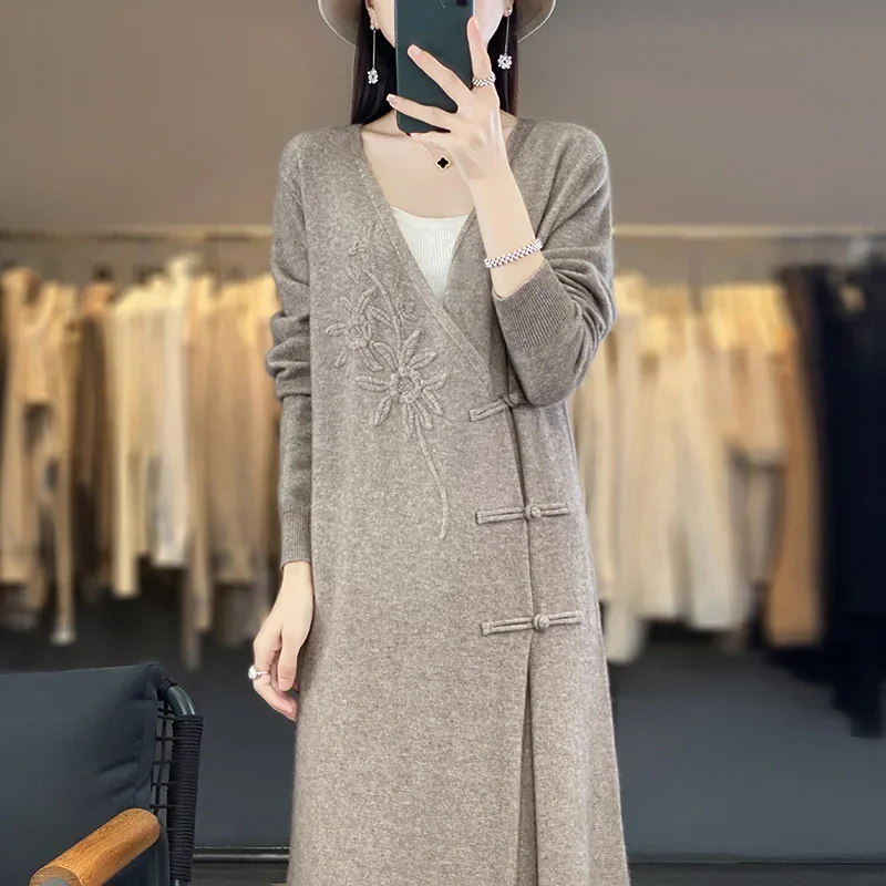 Maglione lungo da donna in cashmere con scollo a V cardigan lavorato a maglia cappotto ampio con gonna in lana ricamo vento pigro stile casual ed elegante