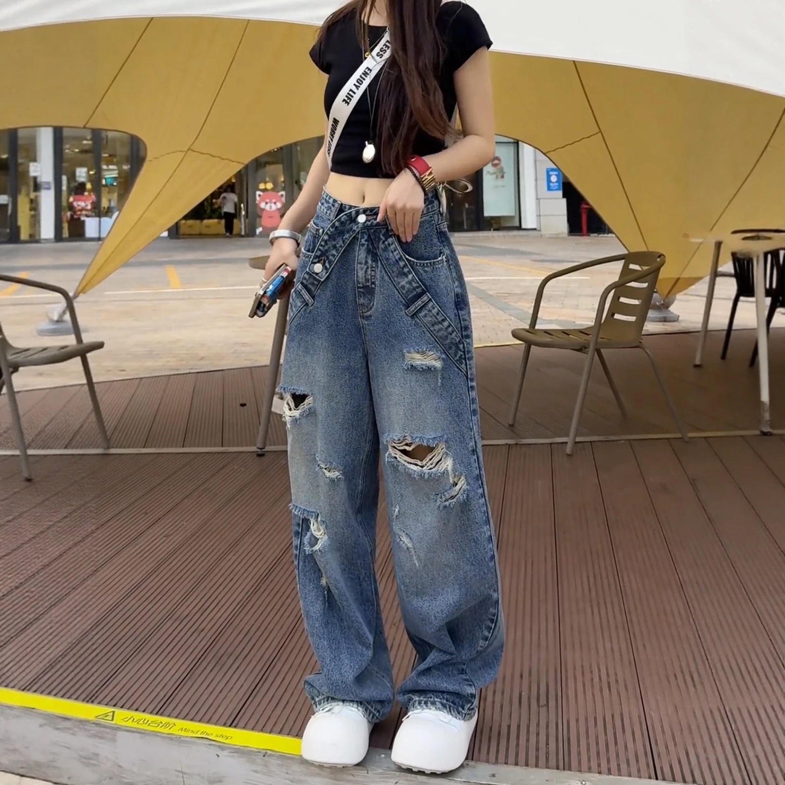 جينز أزرق ممزق للنساء تصميم غير متماثل بأزرار Y2k Punk Hip-Hop 2000s American Street كاجوال فضفاض مستقيم بنطال ذو قصة أرجل واسعة