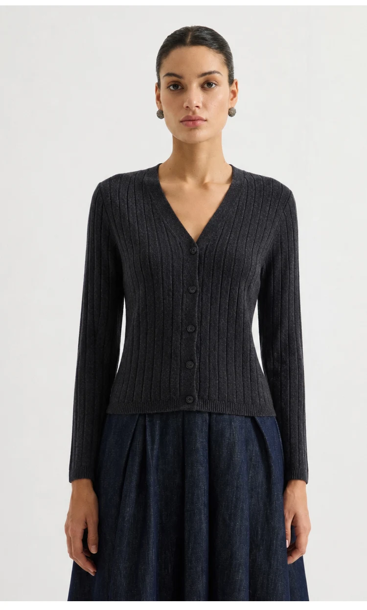 MZ62018 Damen Eleganter Gerippter Strickpullover mit V-Ausschnitt, Langen Ärmeln, Knopfleiste, Schmaler Passform, Modal-Mischung, Frühherbst-Pullover – Detail 10