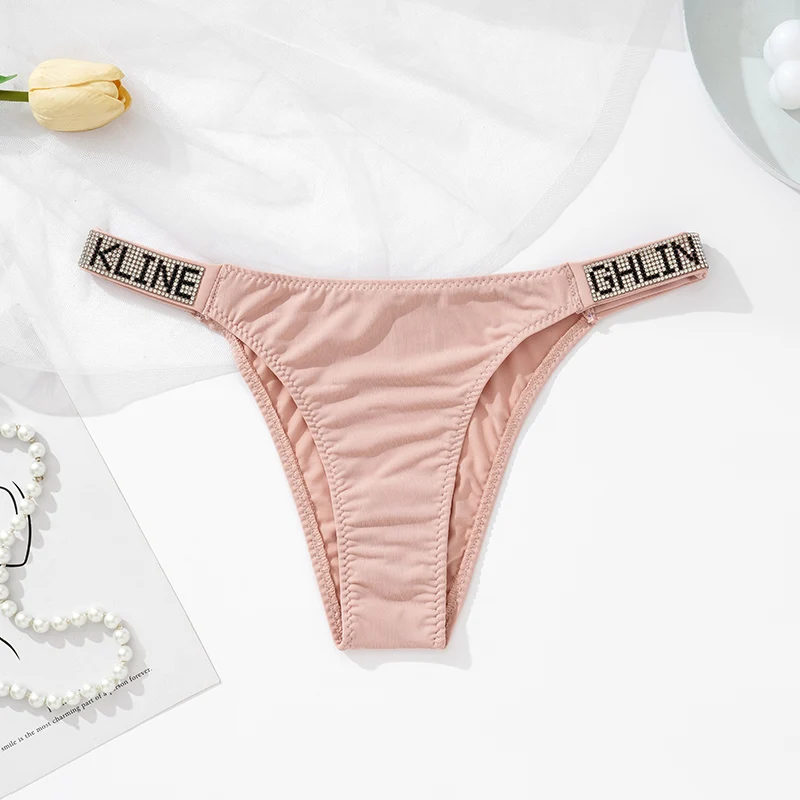 GK Merk Hot Sale Trendy Vrouwen Thongs Gezellige Mode Letter Ontwerp Zijde Satijn Gladde Lingerie Onderbroek voor Dames