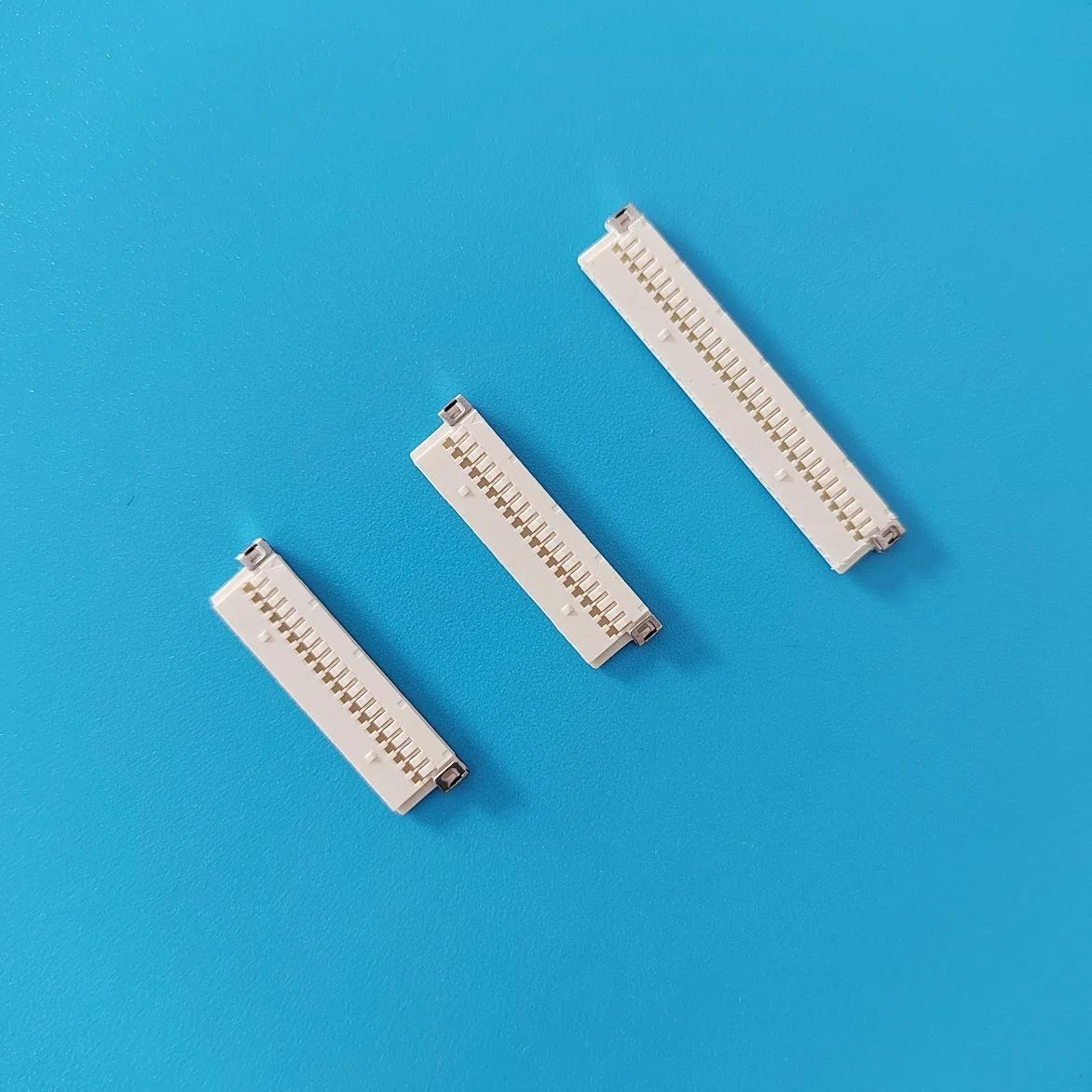 alternatives DF19G-14S-1C,DF19G-20S-1C,DF30G-14S-1C,DF19A-2830SCFA,DF19A-3032SCFA,1.00mmPitch,Housing,Terminal Single Row