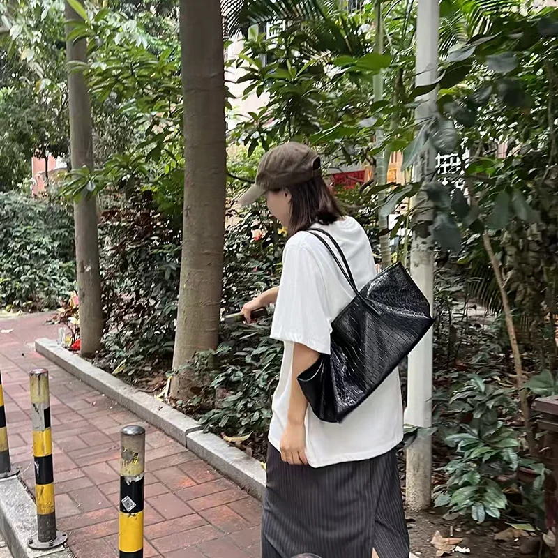 Luxuriöse Damen-Tragetasche mit Krokodilmuster, Vintage-Stil, Große Kapazität, Schulter-Handtasche, Minimalistische Pendler- und Einkaufstasche für Frauen – Detail 16