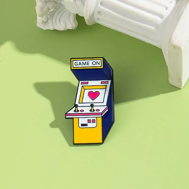 

Cartoon Heart & Game Console Brooch - Colorful Enamel Metal Pin for Backpack Jacket Lapel Cute Retro Fashion Accessory​​