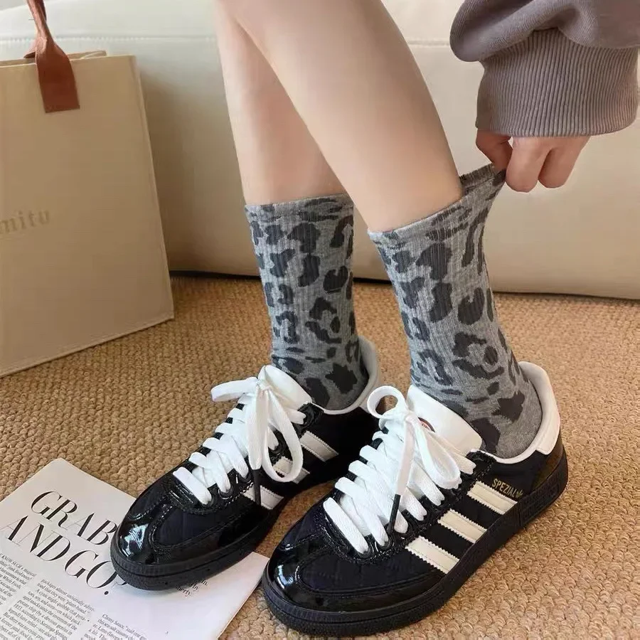 

1 pair of colorful leopard print socks, comfortable and cute mid length socks, women's autumn and winter socks