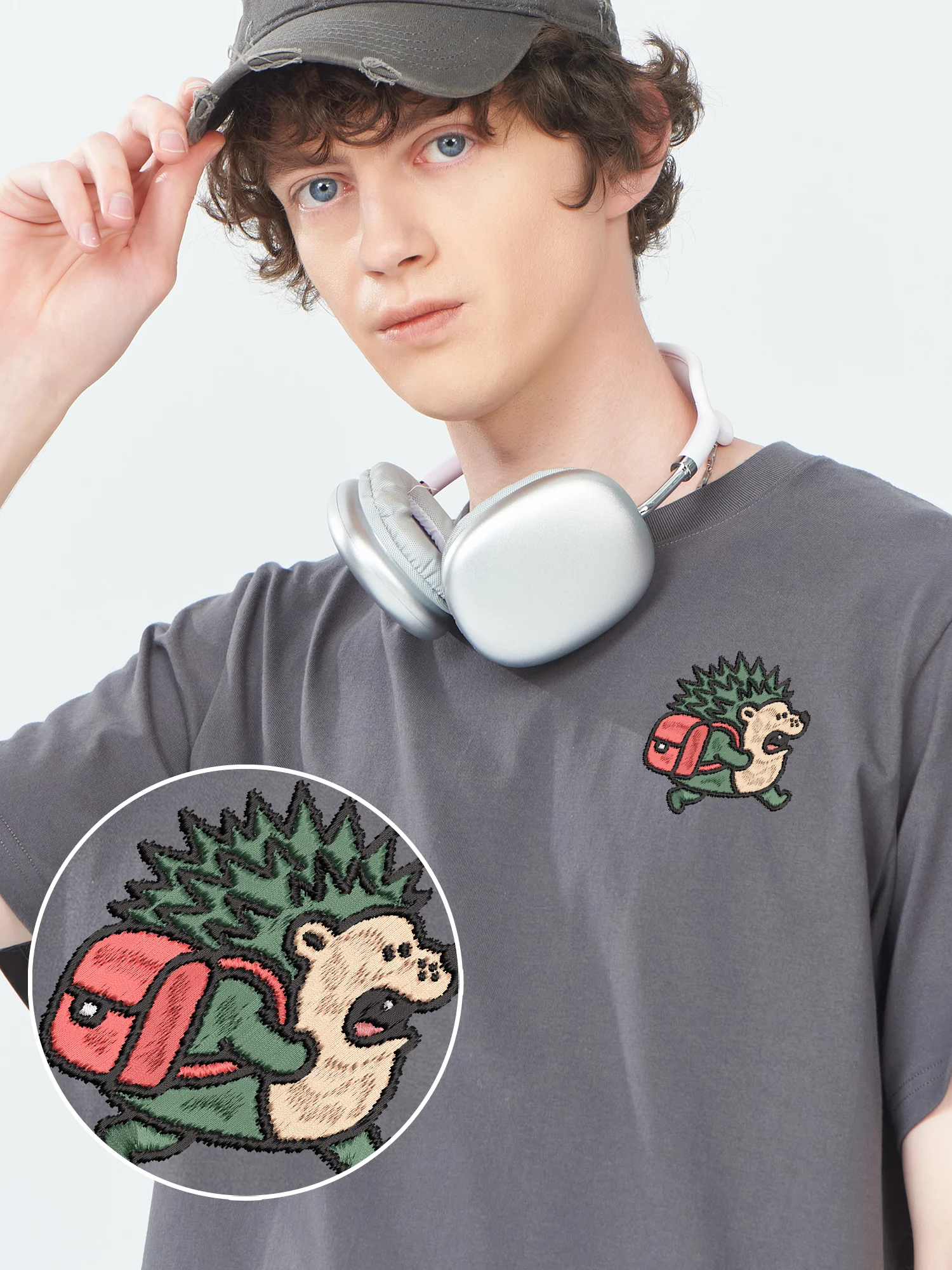 

Hedgehog With Backpack Funny Embroidered Camiseta Men Fashionable Designer Cotton Streetwear Embroidery T Shirts​