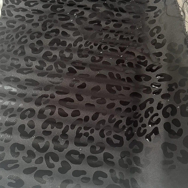 1yard Black Color Leopard Printed Magical Color Change Fabric Water-reactive Colored Magic Cloth for Beach Shorts Jacket Sewing