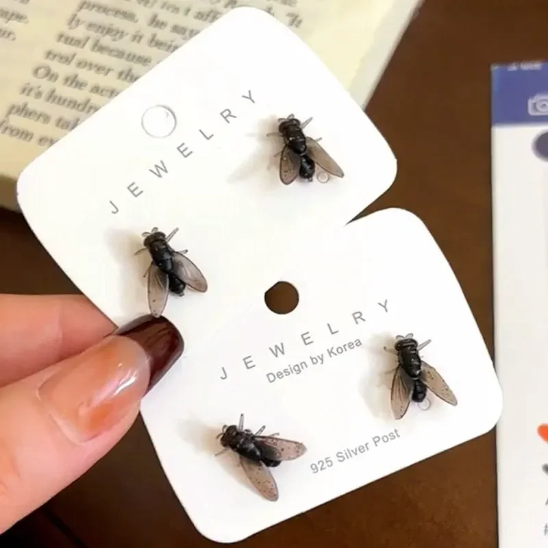 2pcs Funny Flies Studs Earrings Realistic Insects Earrings for Women Men Abstract Personalized Mini Fly Earring Party Jewelry