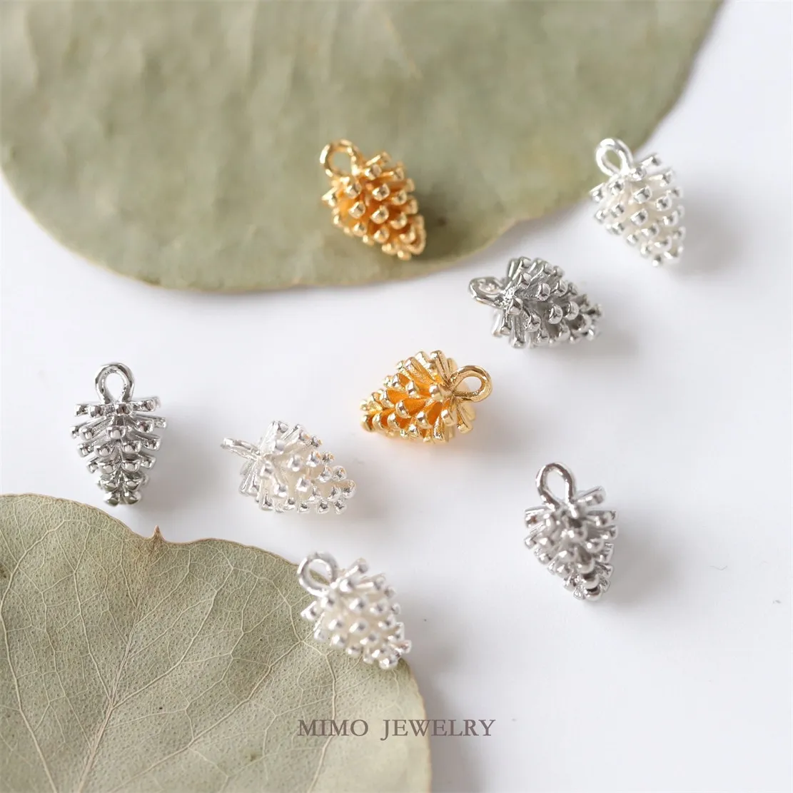 

1PCS 11.4x7.3mm Copper Plated with Real Gold, Cute and Fresh Christmas Pinecone Pendant, DIY Handmade Accessory
