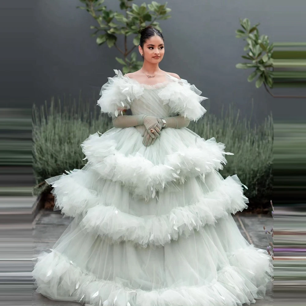 

Luxury Puffy Mesh Prom Ball Gowns Off The Shoulder Ruffles Tiered Tulle Formal Party Dress Feathers Long Celebrity Dresses