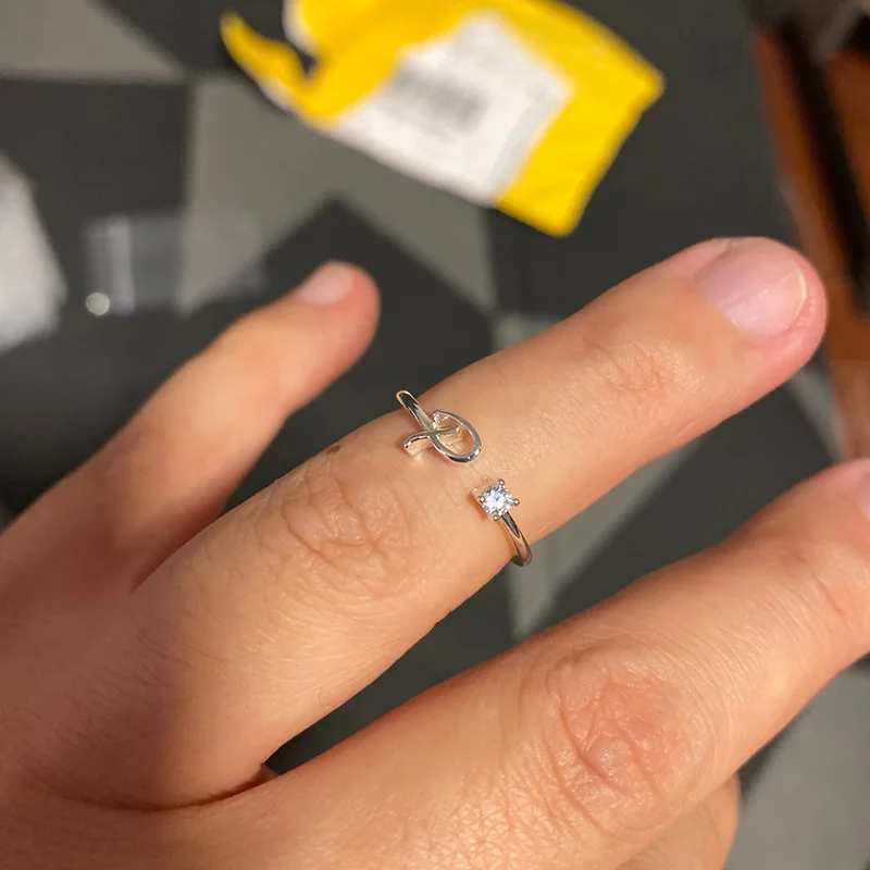 Exquisite einfache Anfangsbuchstaben-Ringe für Frauen, stapelbarer Name, Edelstahl-Ring, Paar-Schmuck, Großhandel, BFF-Geschenk für Schwester – Detail 3