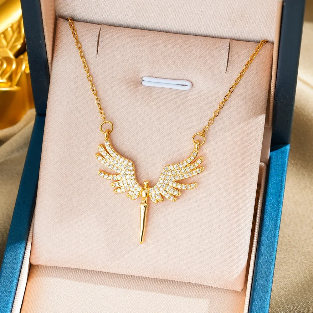 

A woman with a niche high-end light luxury collarbone chain cover and a diamond angel wings titanium steel necklace