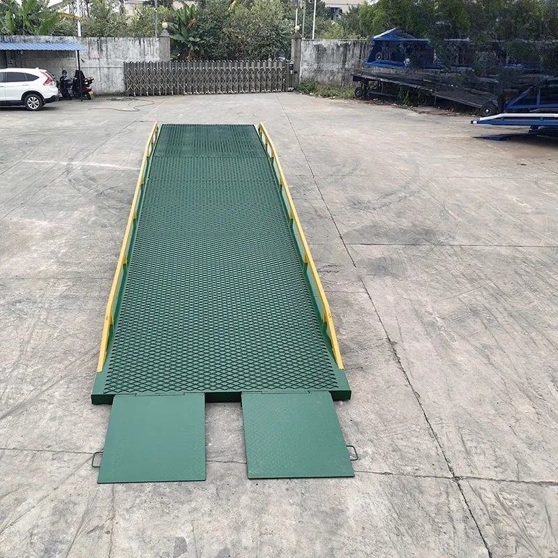 Mobile mechanical boarding bridge Support legs Warehousing logistics loading and unloading platform Forklift boarding bridge