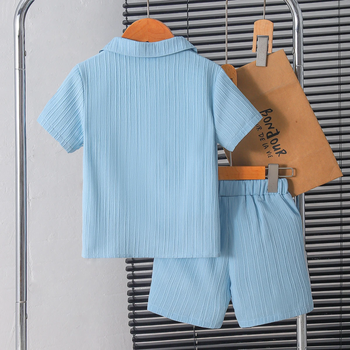 New summer men's short-sleeved woven pure blue button pocket + loose shorts two-piece set image 2