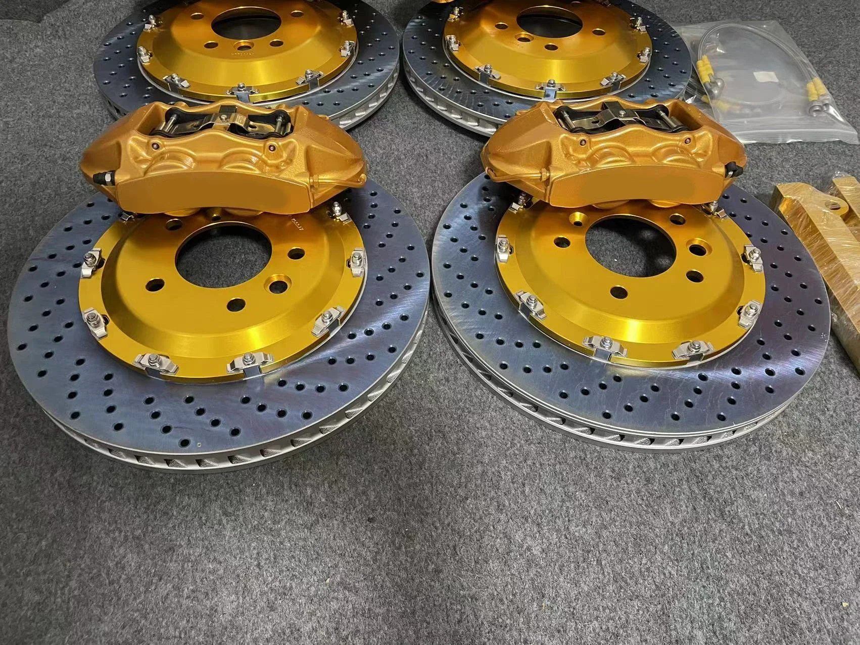 ترقية مجموعة الفرامل الكبيرة 6 مكابس الفرامل الفرجار ل ايسوزو d'max 2022 6 بيستونز مجموعة الفرامل لسلسلة f