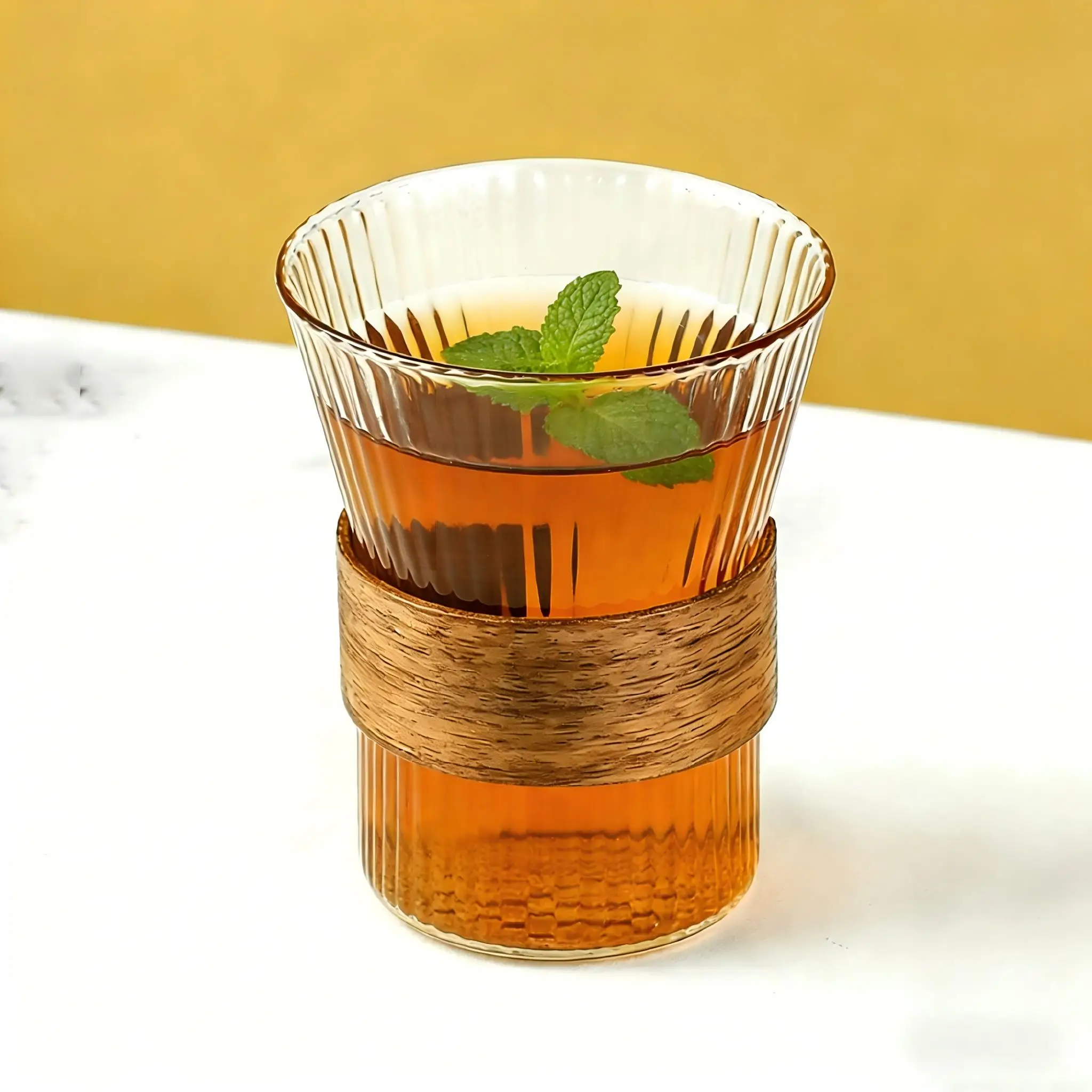 HeY LiLac 320ml Hitzebeständige Borosilikatglas-Tasse Vertikal Gerippt Bernsteinfarben mit FengQin Holzring