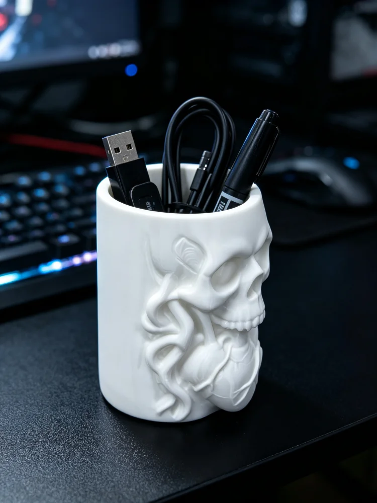 Gothic-Style Pen Holder with Embossed Spooky Skull Heart, Matte White Petg Sturdy Desktop Pencil Cup, Skeleton-Shaped Desktop Pen Organizer, Desktop Storage Organizer, Desktop Storage Supplies, Stationery Storage Rack, Suitable for Placing on Home Office Study Desk, Storage for Fountain Pens, Pencils, Markers, Scissors, Various Small Stationery Items, Dark-Themed Desktop Decoration, Unique Halloween Gift Item