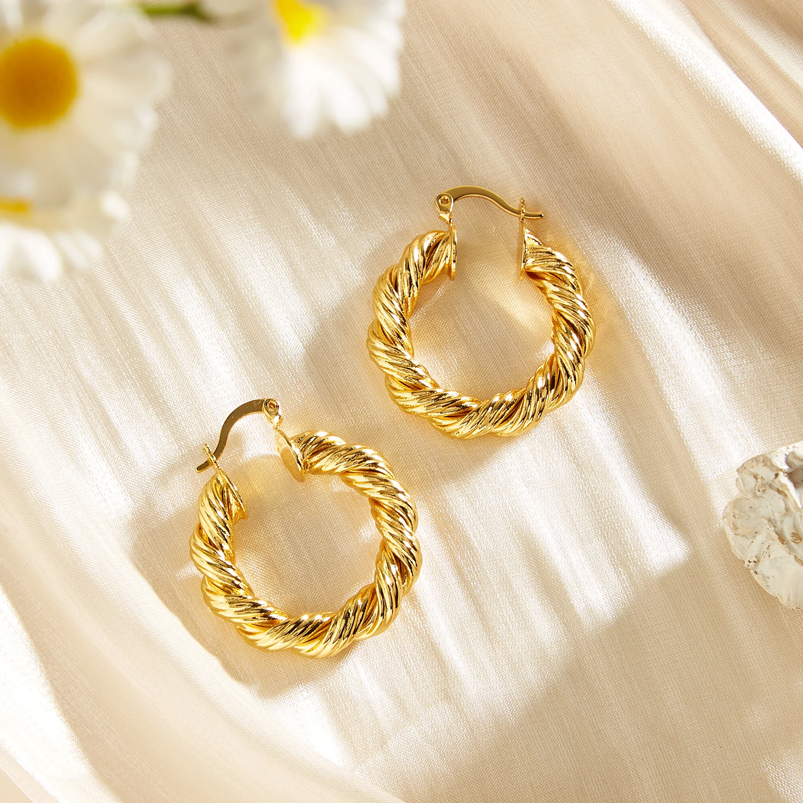 

YTJX Classic 18K Gold Plated Copper Circle Round Twist Hoop Earrings Simple Women Fashion Jewelry Accessories Wedding Gift