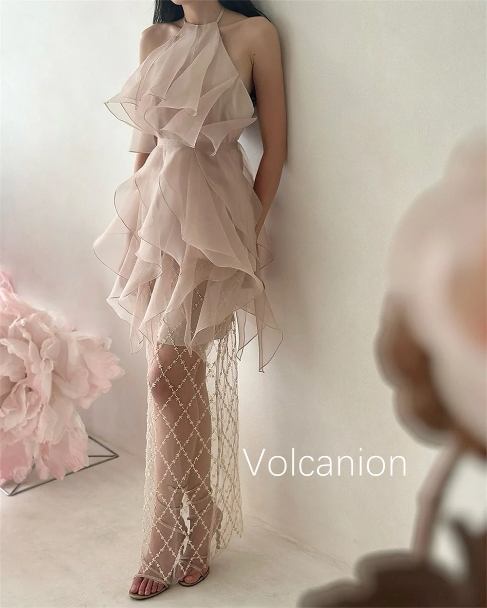 Vestidos midi con cuello halter recto y lentejuelas con volantes de organza personalizados Ocasión a medida Fiesta de cóctel Moda Estilo moderno