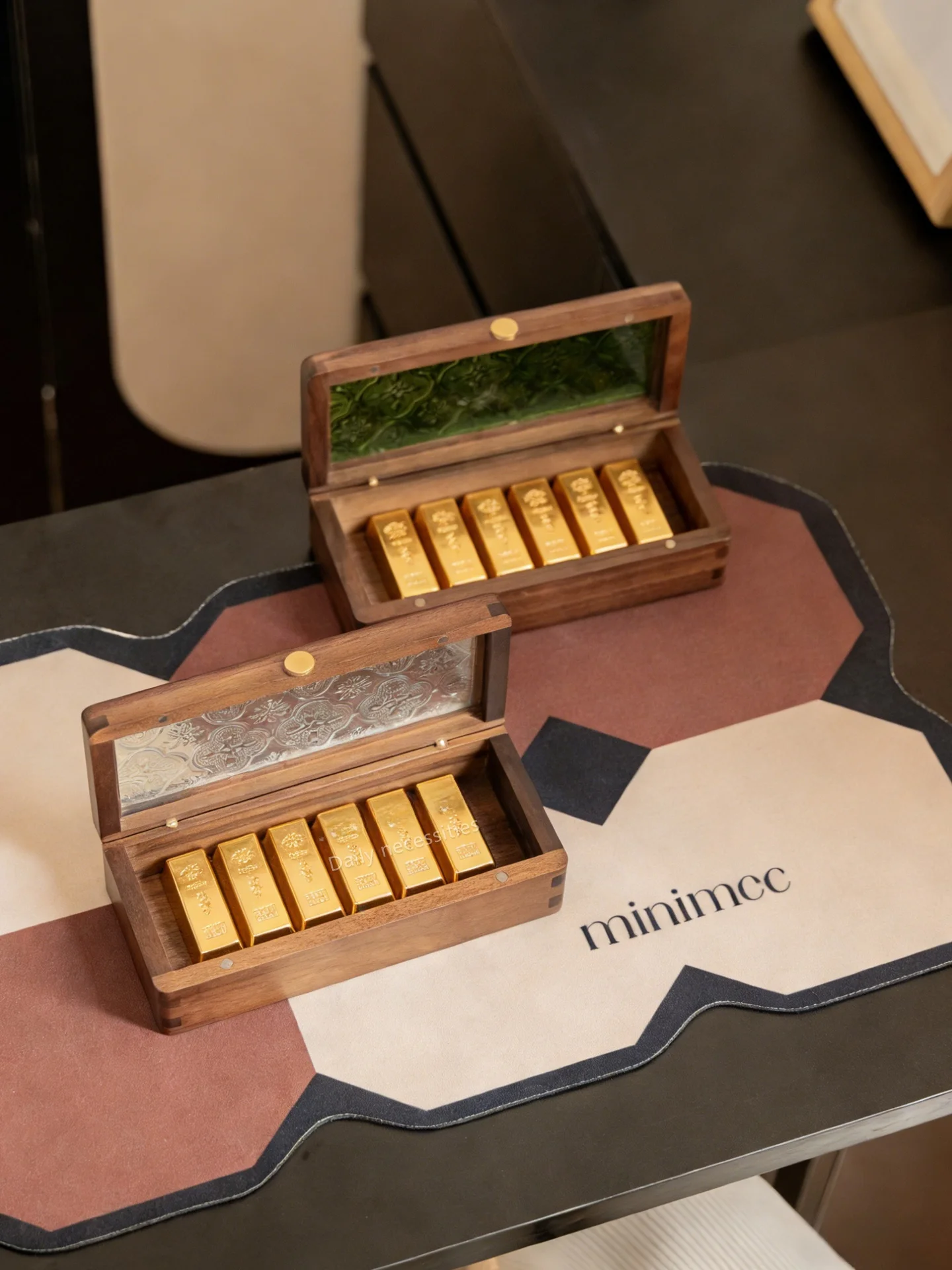 

Изысканная золотая шкатулка для хранения украшений из черного ореха, винтажная деревянная коробка, футляр для хранения памятных монет, ручная работа