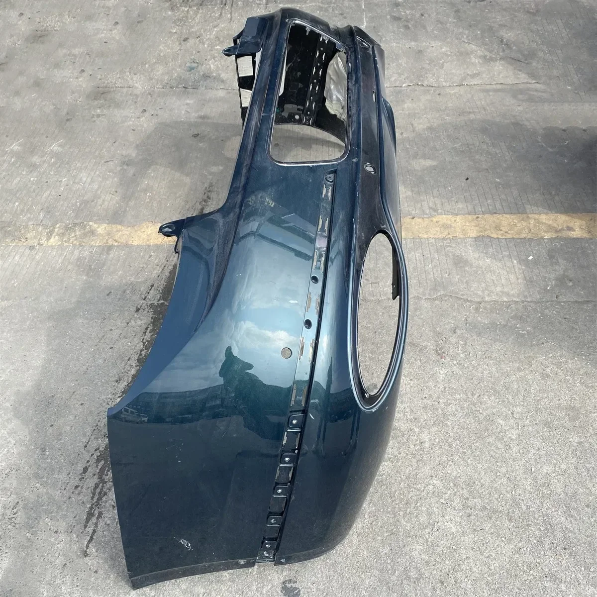 Picture 3: NEW Auto Parts Car Bumper  For 2021  bentley flying spur continental GT  Rear  Bumper