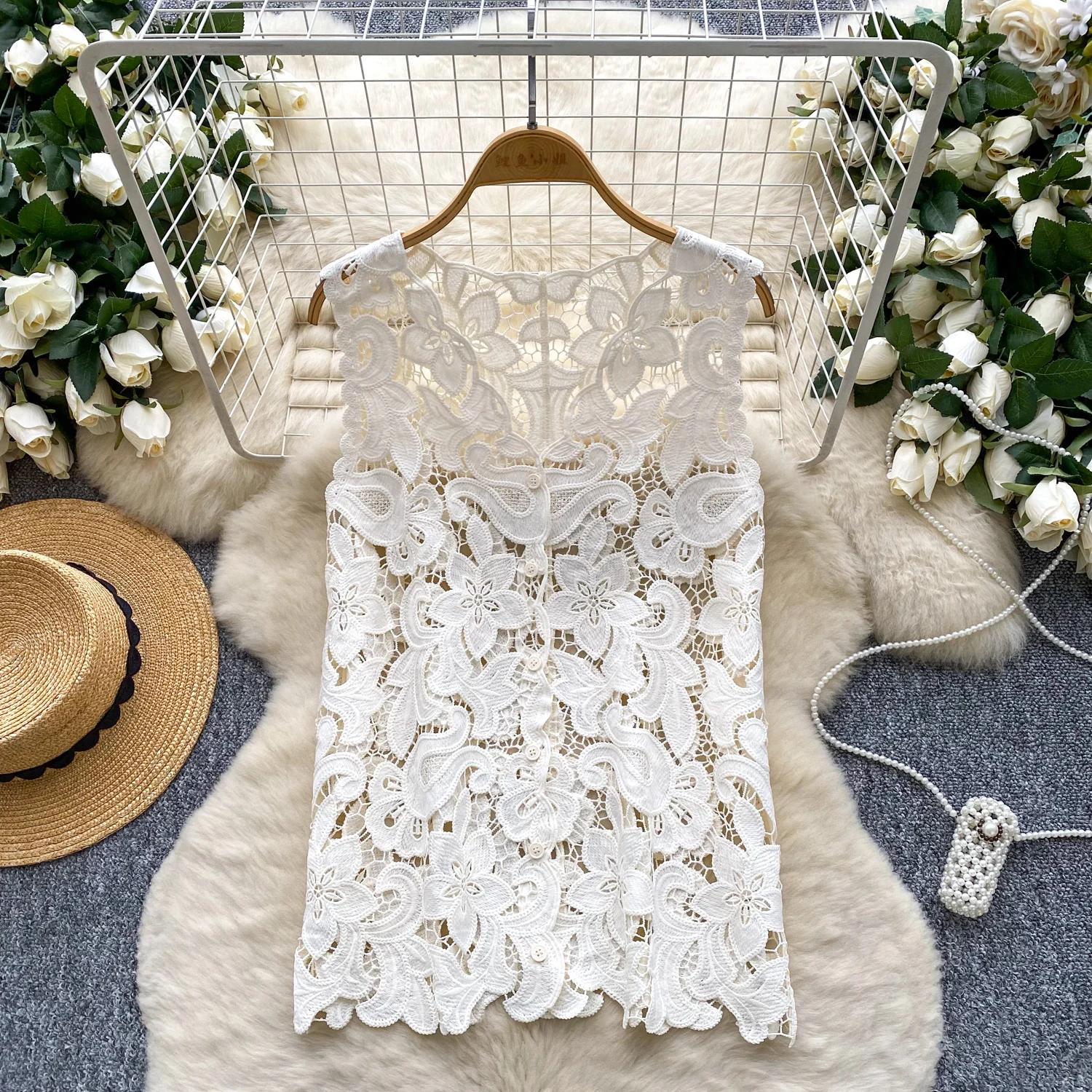 

Bohemian Retro Sleeveless Vest Women's Summer Hollow Crochet Design Beach Vacation Top