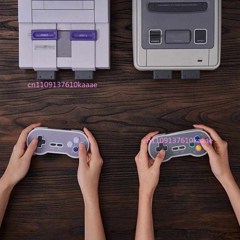 

Беспроводной игровой контроллер 2.4G для классических ретро-игровых консолей, простой в использовании, с функцией Plug and Play.