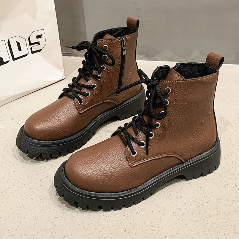 

The new large-sized round-toe lace-up short-top leather boots for women with thick heels and lychee patterns in the autumn of 20