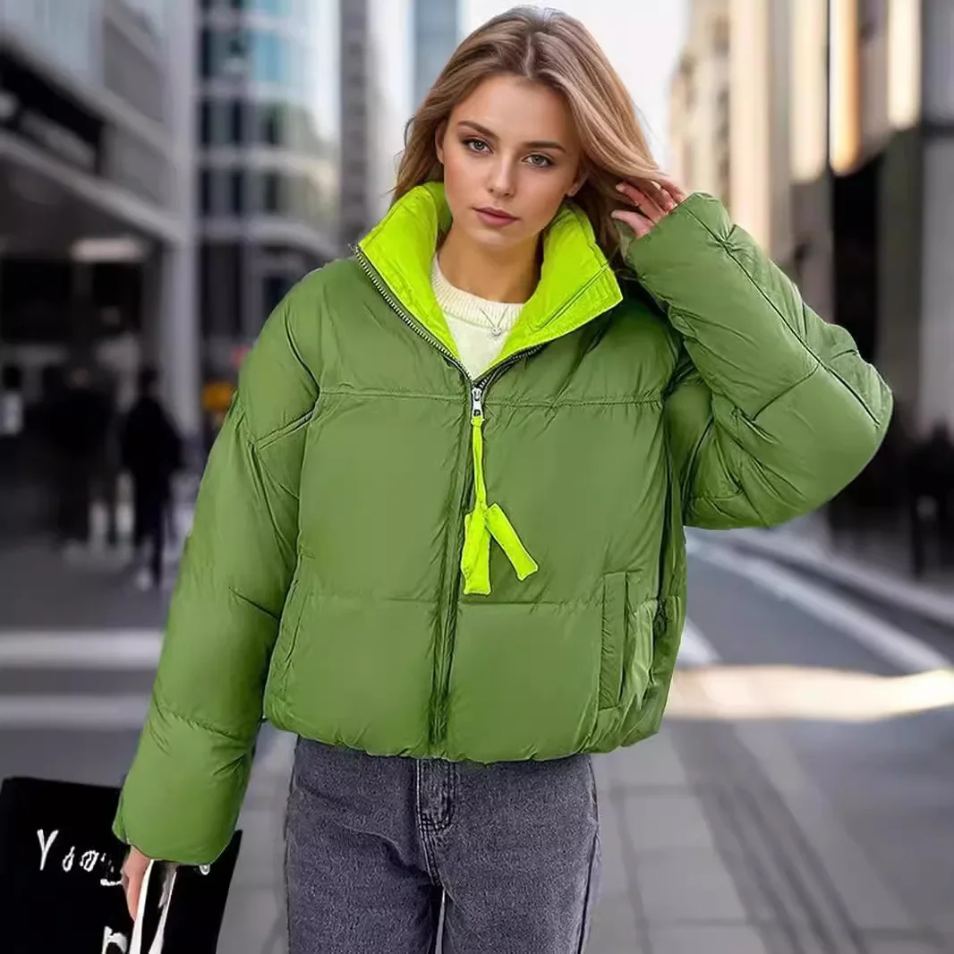 Chaqueta de algodón 2025 Chaqueta de algodón con cremallera corta para mujer de invierno Chaqueta de pan cálida con cuello alto en contraste para mujer Ropa de mujer 2025