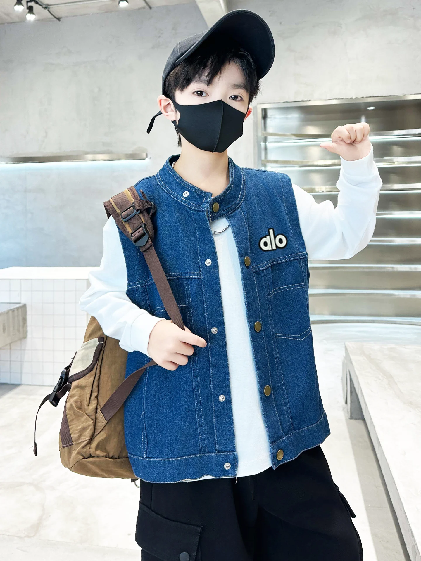 春秋男の子デニムベストアウター新作2026子供用肩パッドベスト中学生春スタイルベスト男の子春秋ベスト