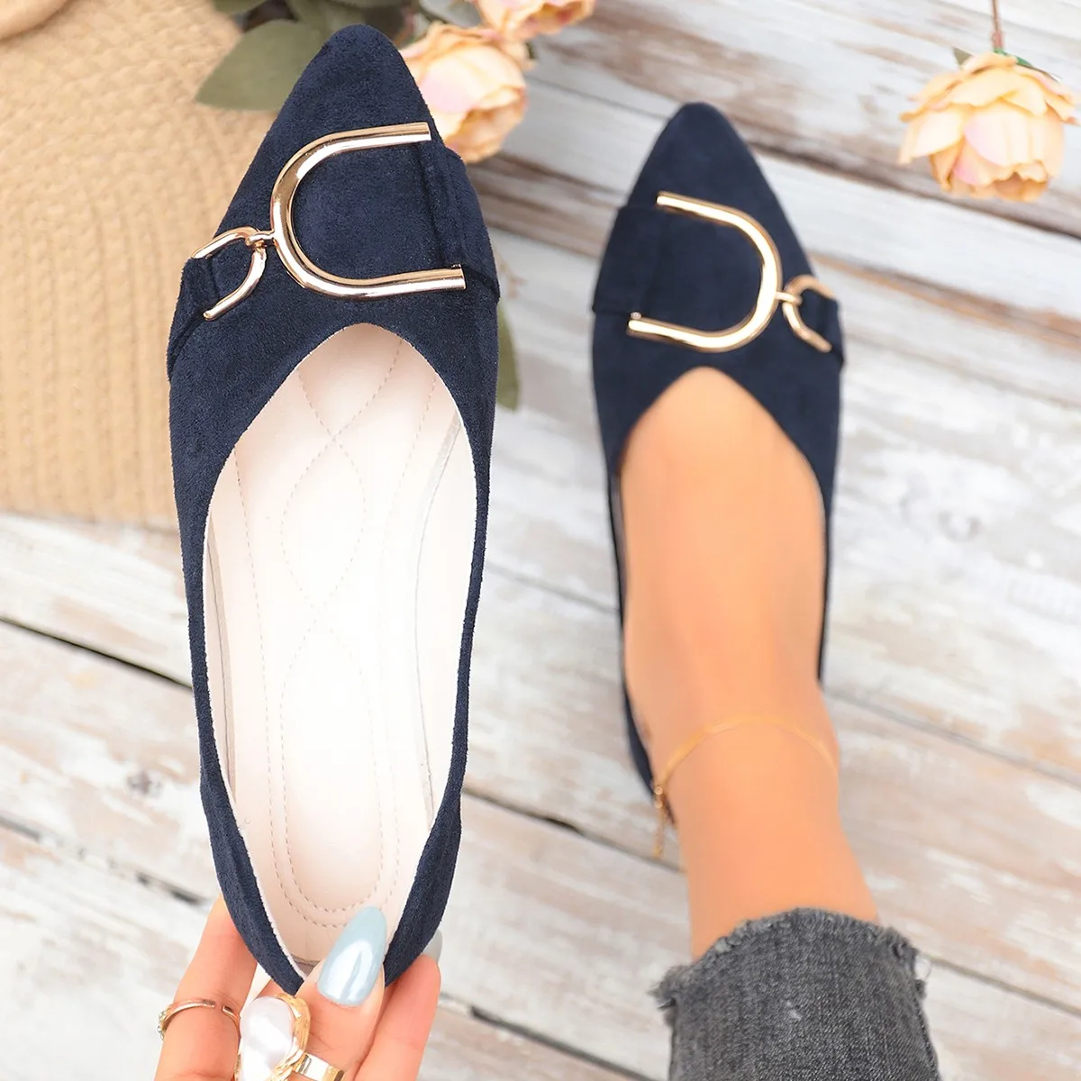 Spring and Autumn Elegant Pointed Sexy Low Heel Casual Shoes Fashionable Best Selling New Comfortable Plus Size Women's Shoes