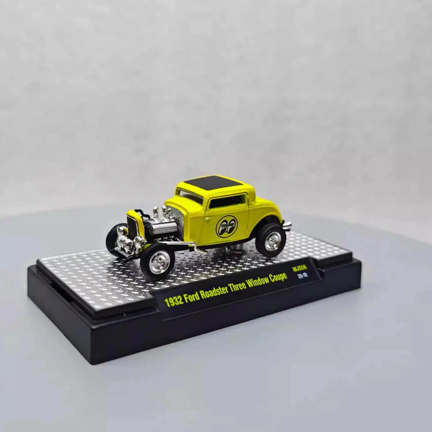M2 1:64 1932 Roadster Three Window Coupe Simulation Car Model Alloy Toy Collection Decoration Ornament Gift