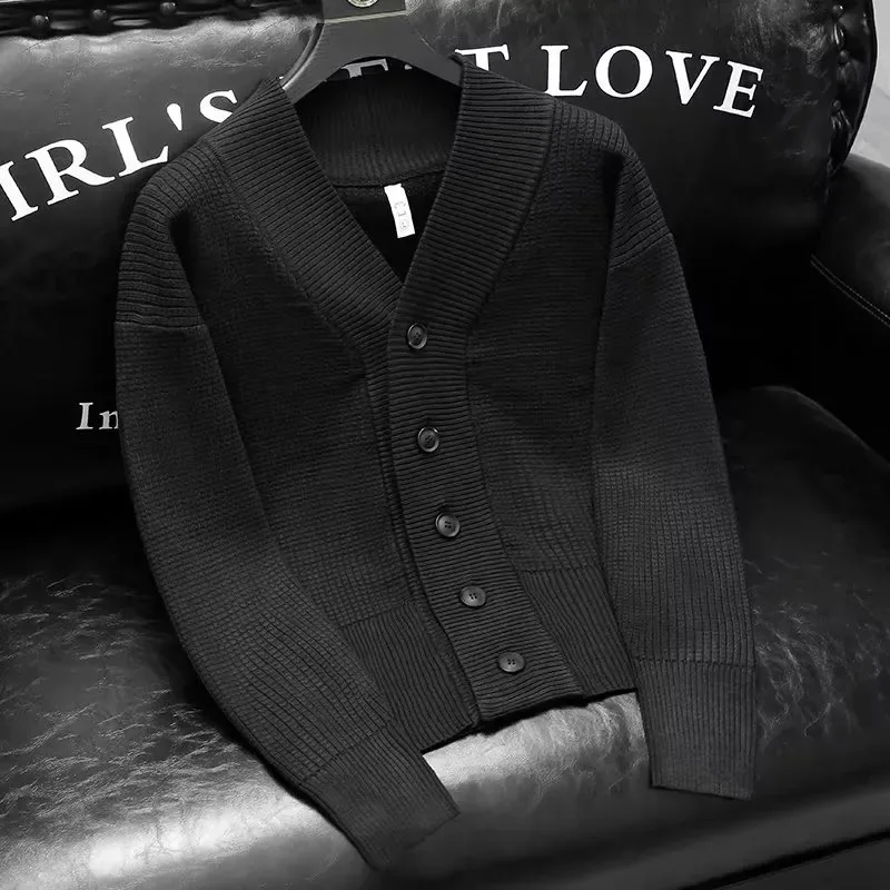 Męski sweter rozpinany z dekoltem w serek, kardigan, kurtka swetrowa, jesienno-zimowy, dopasowany, jednolity kolor, styl koreański, casualowy top.