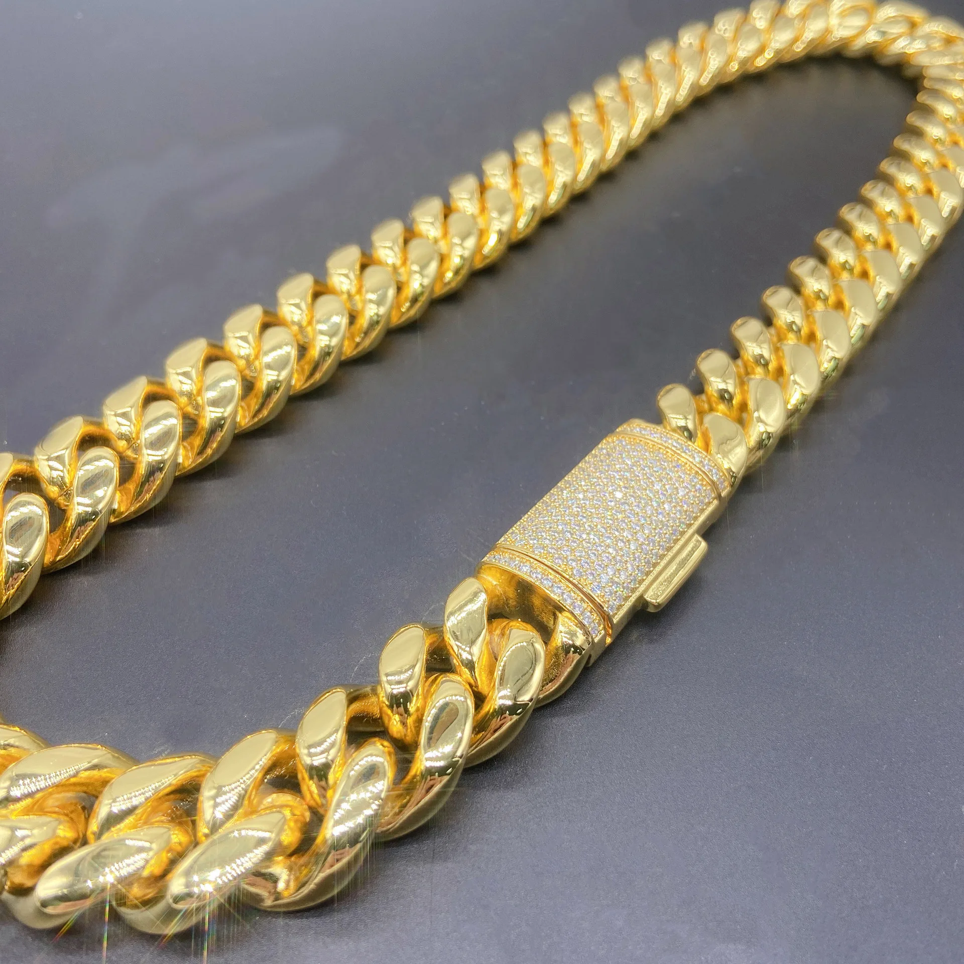 

Wholesale Luxury Iced out Cuban link chain 18 mm Moissanite 925 Silver Bracelets for men Hip hop gift 16K GOLD Platinum plated