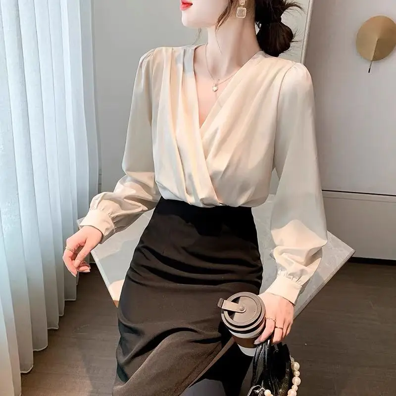 Fashion V Neck Pleated Shirt Tops Spring Autumn New Long Sleeve Solid Color Temperament Blouse Elegant Korean Women Clothing