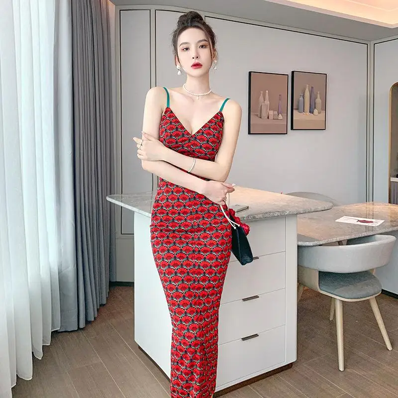Summer new women's knitted printed suspender long skirt V-neck waist slim elastic pattern dress