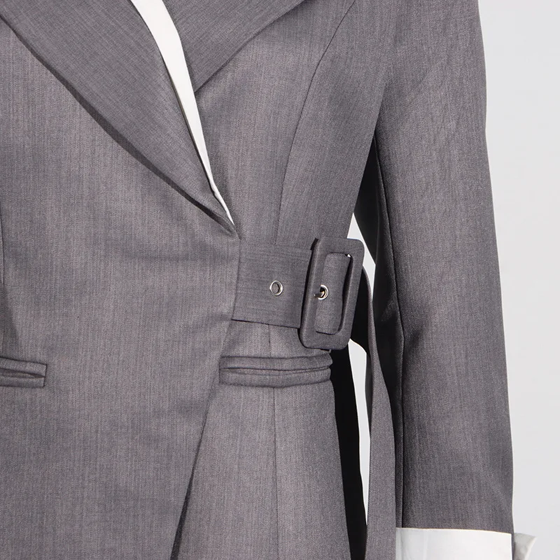 Elegante damesblazer met kleurblokken en patchwork, herfstmode, afslankend ontwerp met strikband, grijs