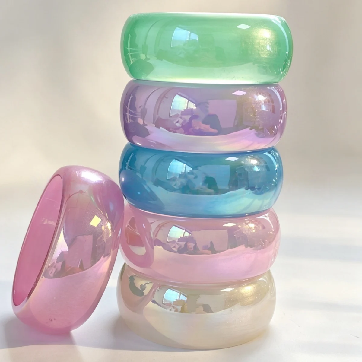 Punk Laser Colorful Fashion Round Chunky Resin Acrylic Bangles Women Punk Geometric Stackable Wide Bracelet Jewelry Accessories