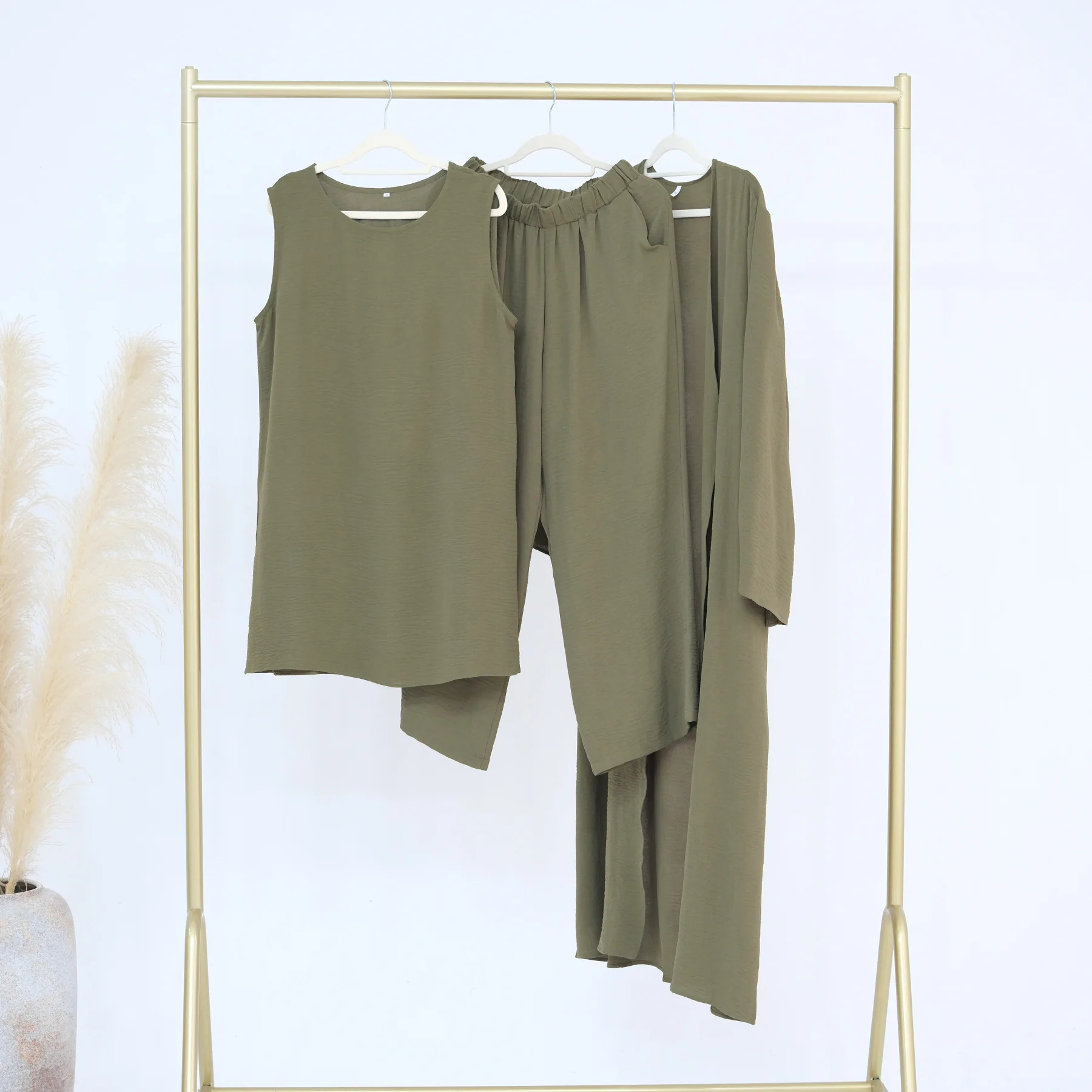 

Мусульманский ислам Абая Комплект из трех предметов Повседневный свободный Малайзийский индонезийский арабский топ без рукавов и брюки с открытой Абая Комплект из 3 предметов